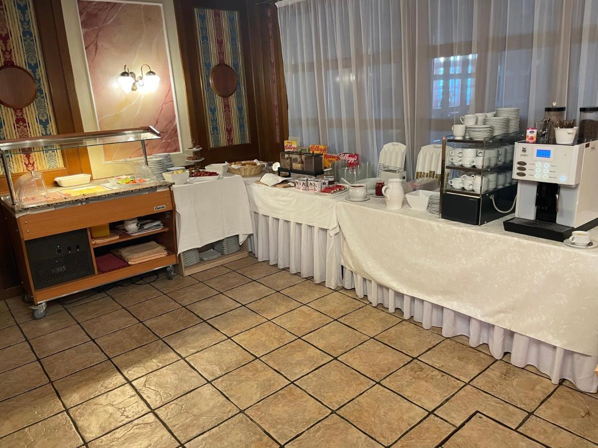 Hotel Restaurant Wallner I Contactless Check-In Sankt Valentin Exterior foto
